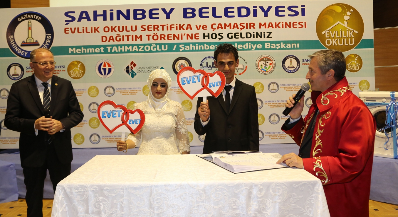 Gaziantep’te evlilik okuluna katılan kursiyerlere sertifika verildi